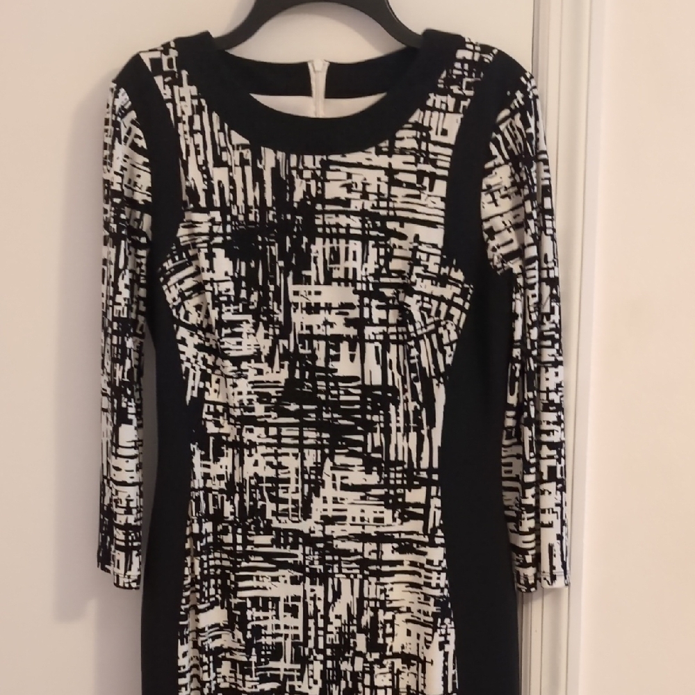 Maggy London Black and White Abstract Long Sleeve Dress